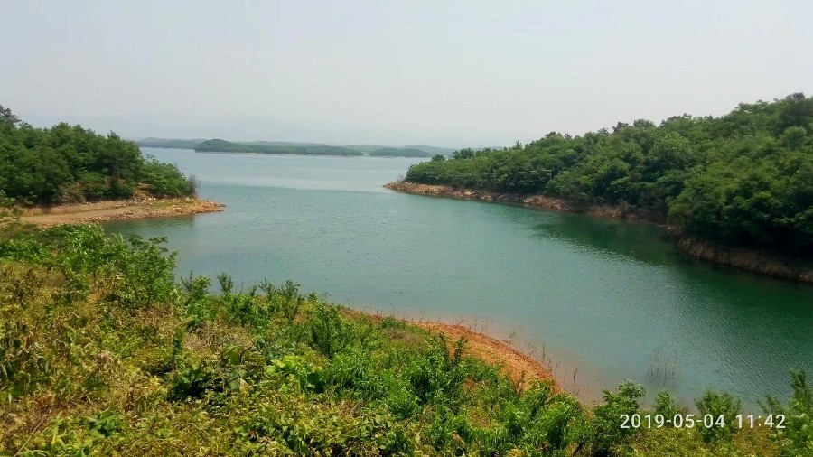 徒步去温峡水库,黄冲林场云居山庄