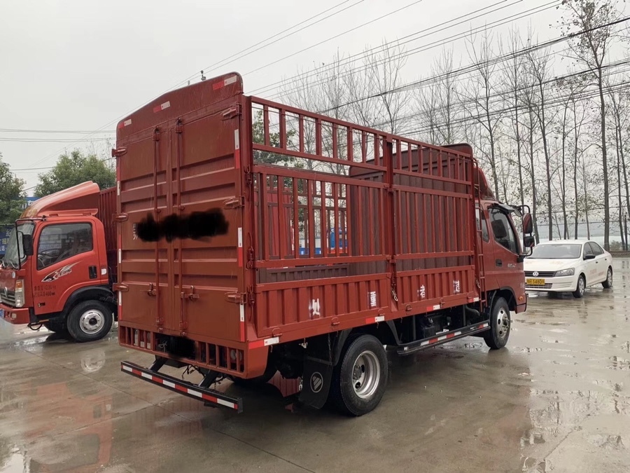 出售2台货车,2019年东风多利卡平板,2018年福田高栏